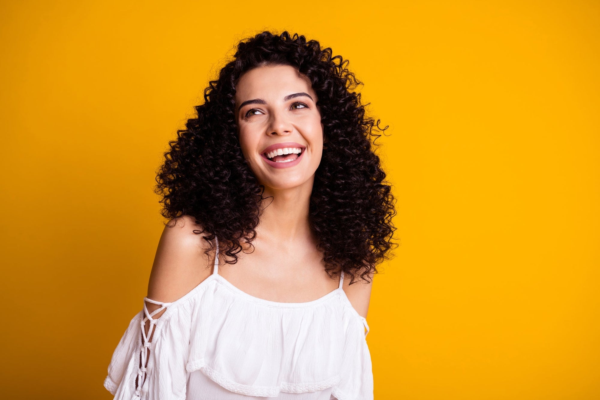 How to reduce frizz in curly hair
