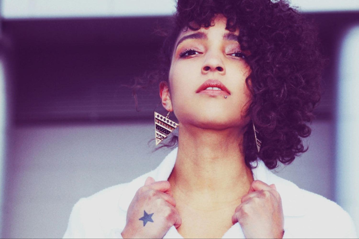 How to Put Curly Hair in a Bonnet (Step-by-Step)