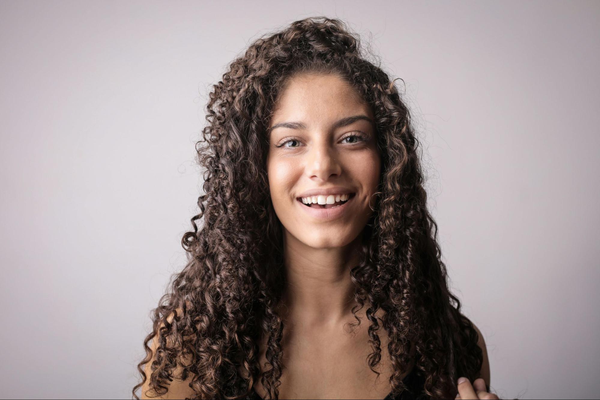 Curly Hair & Itchy Scalp: Causes, Treatments and How to Get Real Relief